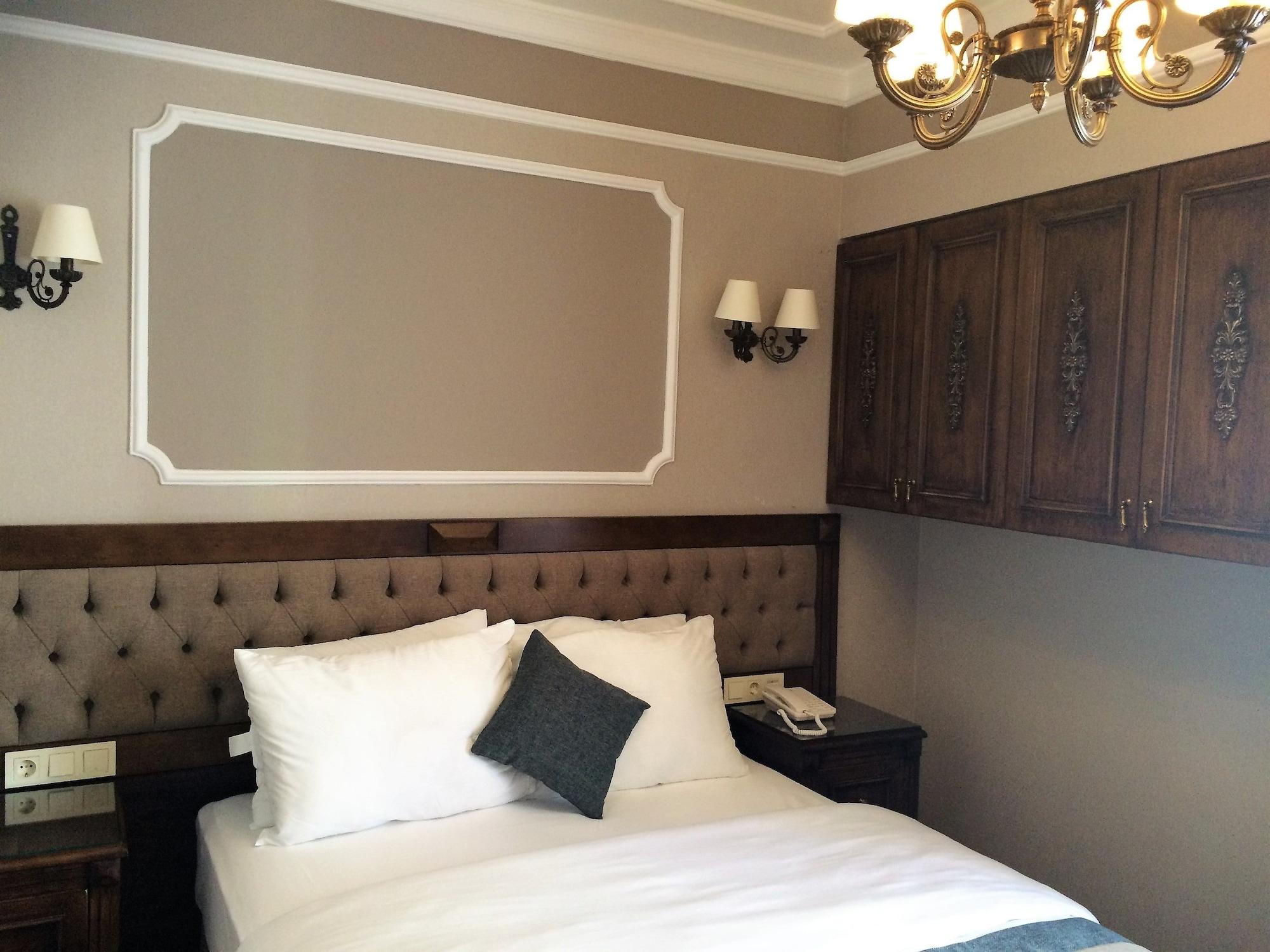 Hotel Ahmet Efendi Konagi Estambul Exterior foto A bedroom at the hotel