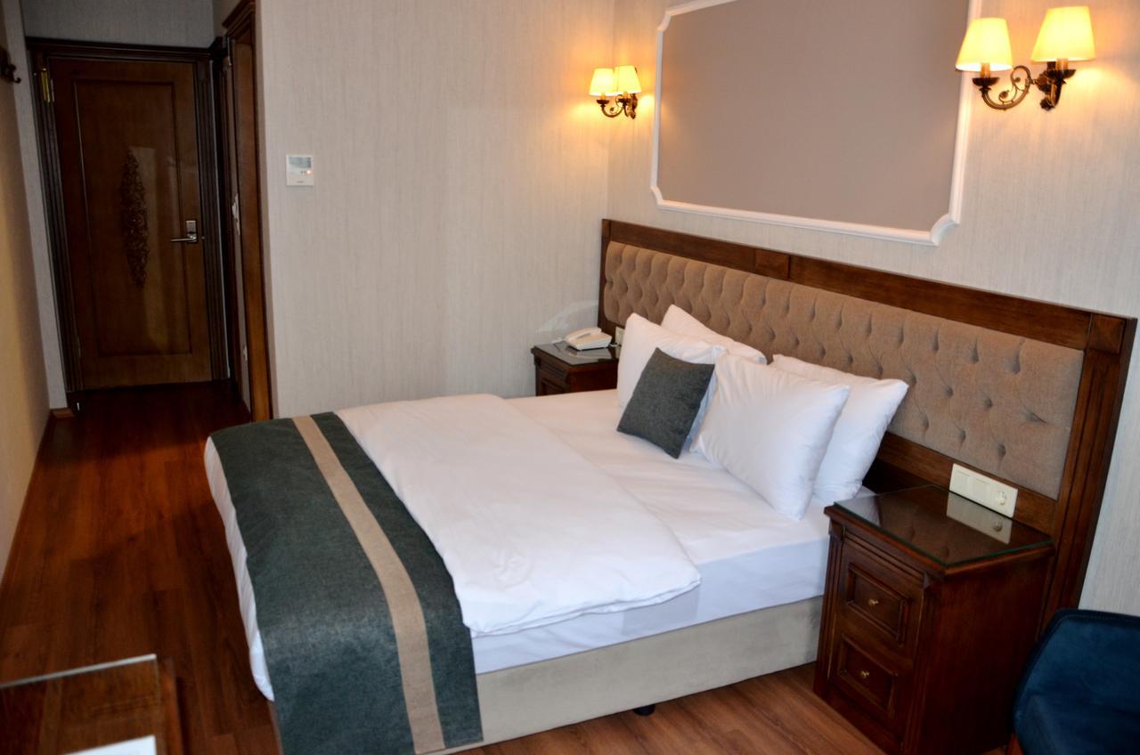 Hotel Ahmet Efendi Konagi Estambul Exterior foto A bed